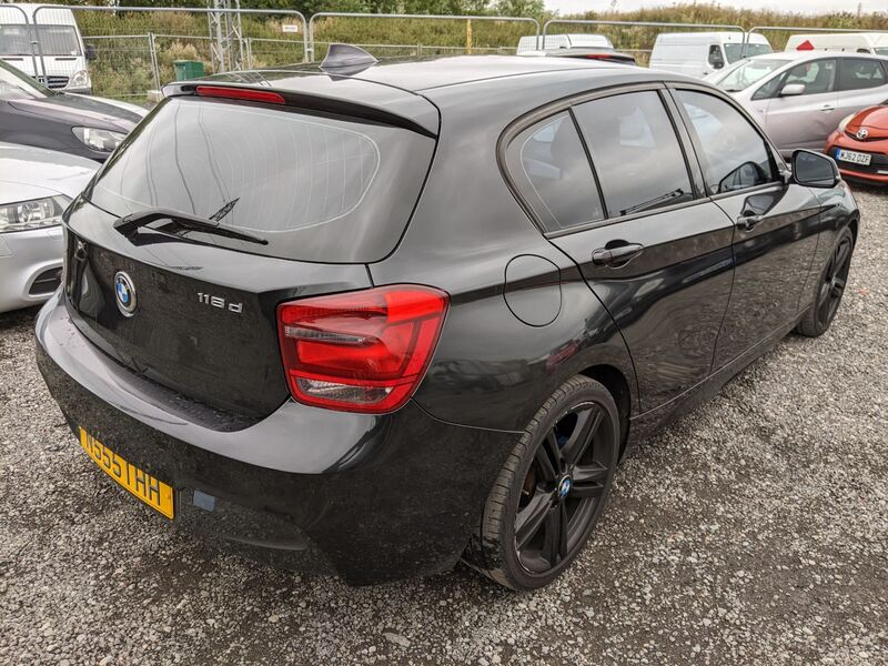 BMW 1 SERIES