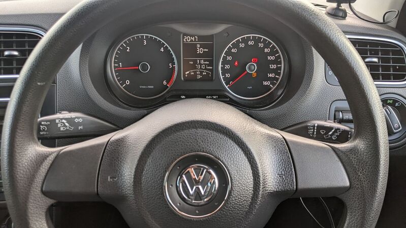 VOLKSWAGEN POLO